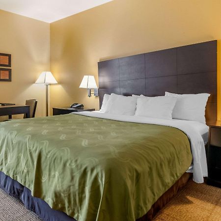 Quality Inn & Suites Lenexa Kansas City מראה חיצוני תמונה