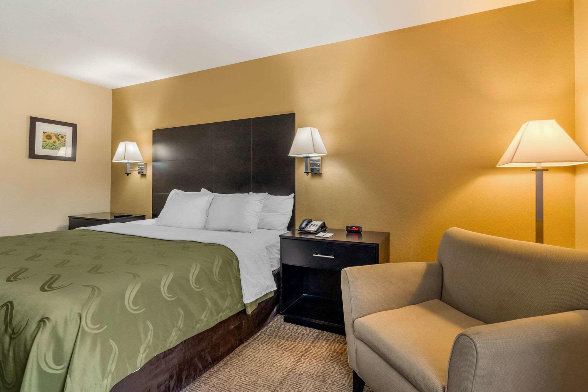 Quality Inn & Suites Lenexa Kansas City מראה חיצוני תמונה