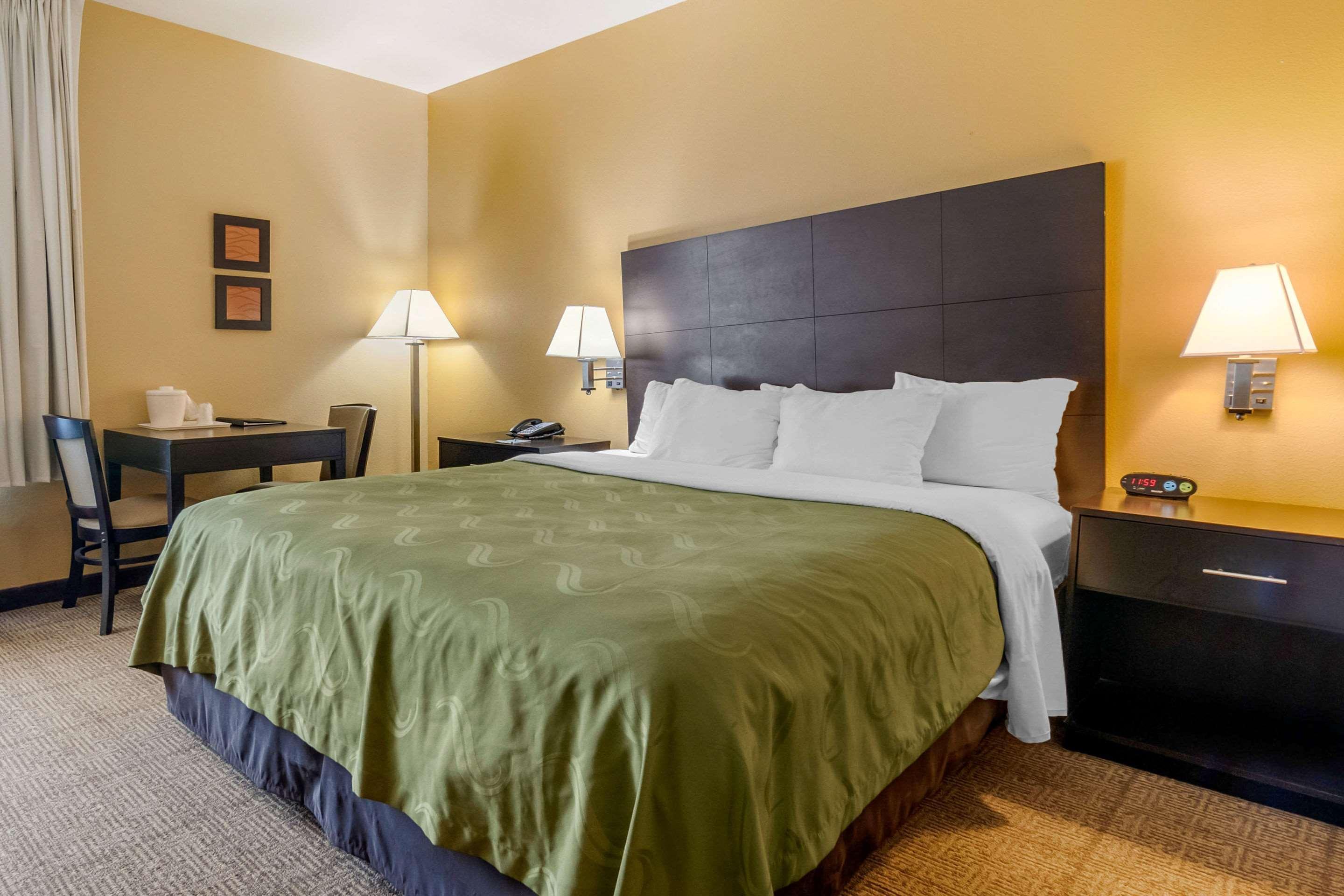 Quality Inn & Suites Lenexa Kansas City מראה חיצוני תמונה