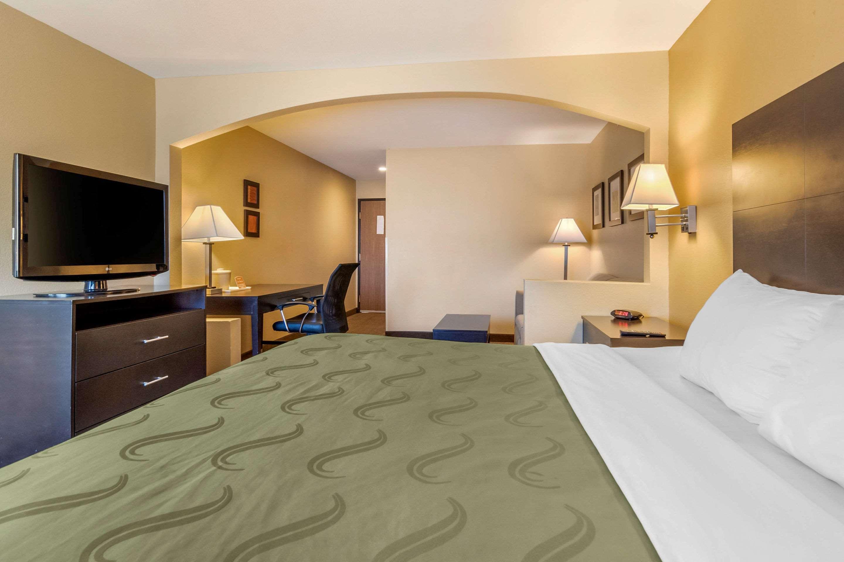 Quality Inn & Suites Lenexa Kansas City מראה חיצוני תמונה