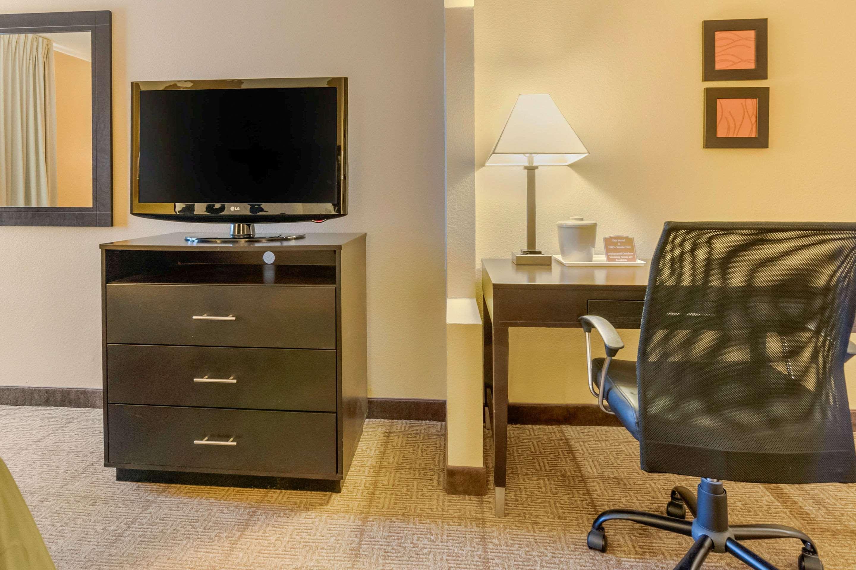 Quality Inn & Suites Lenexa Kansas City מראה חיצוני תמונה