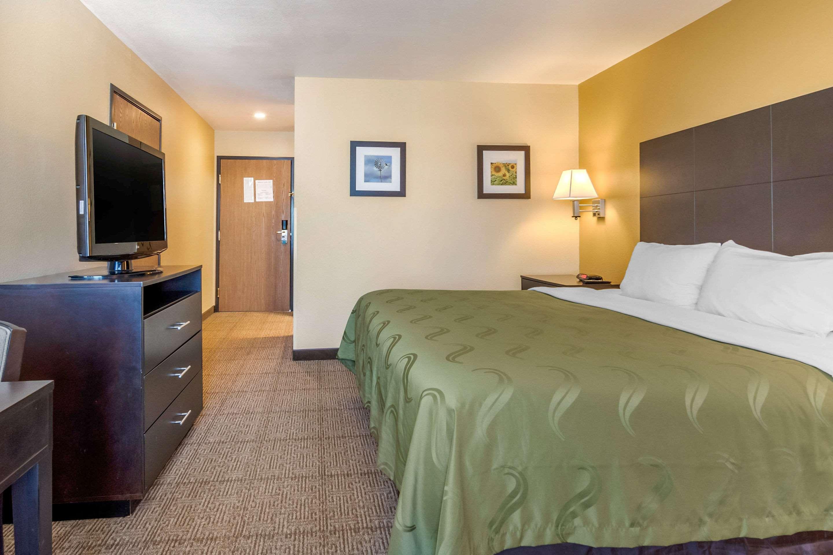 Quality Inn & Suites Lenexa Kansas City מראה חיצוני תמונה