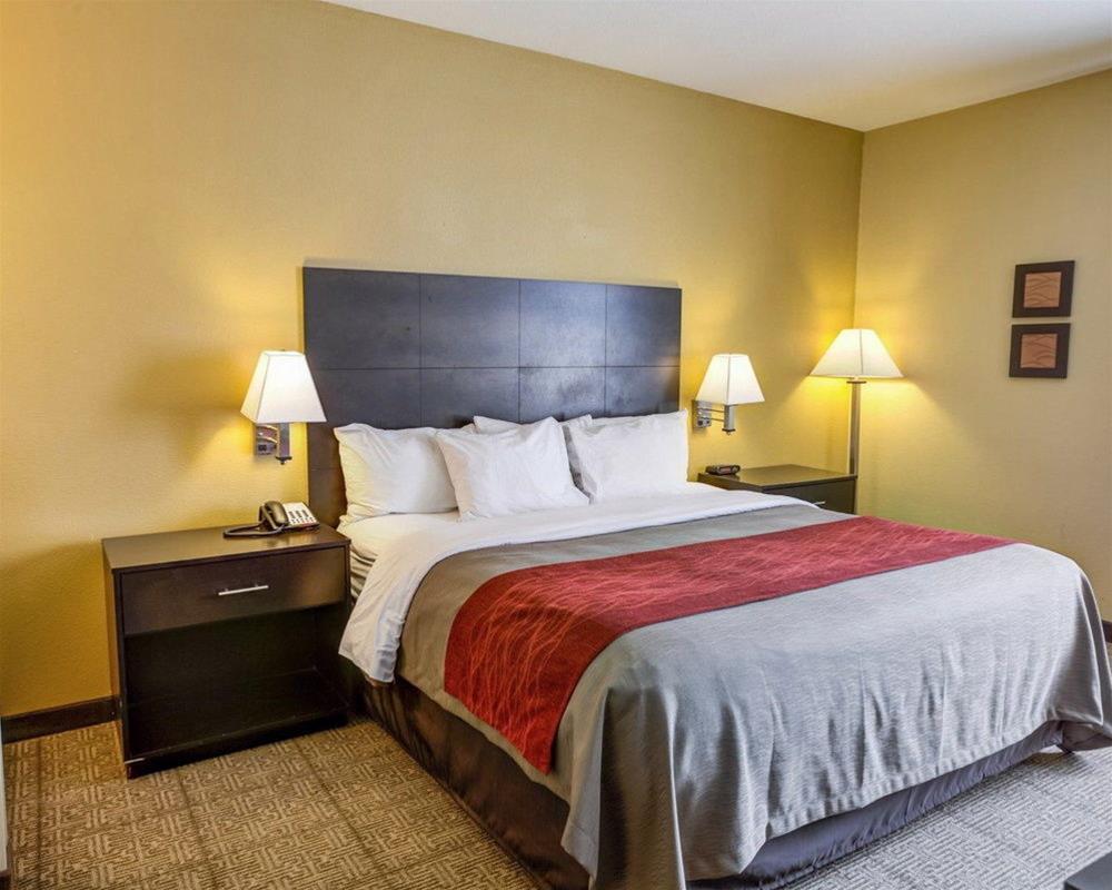 Quality Inn & Suites Lenexa Kansas City מראה חיצוני תמונה