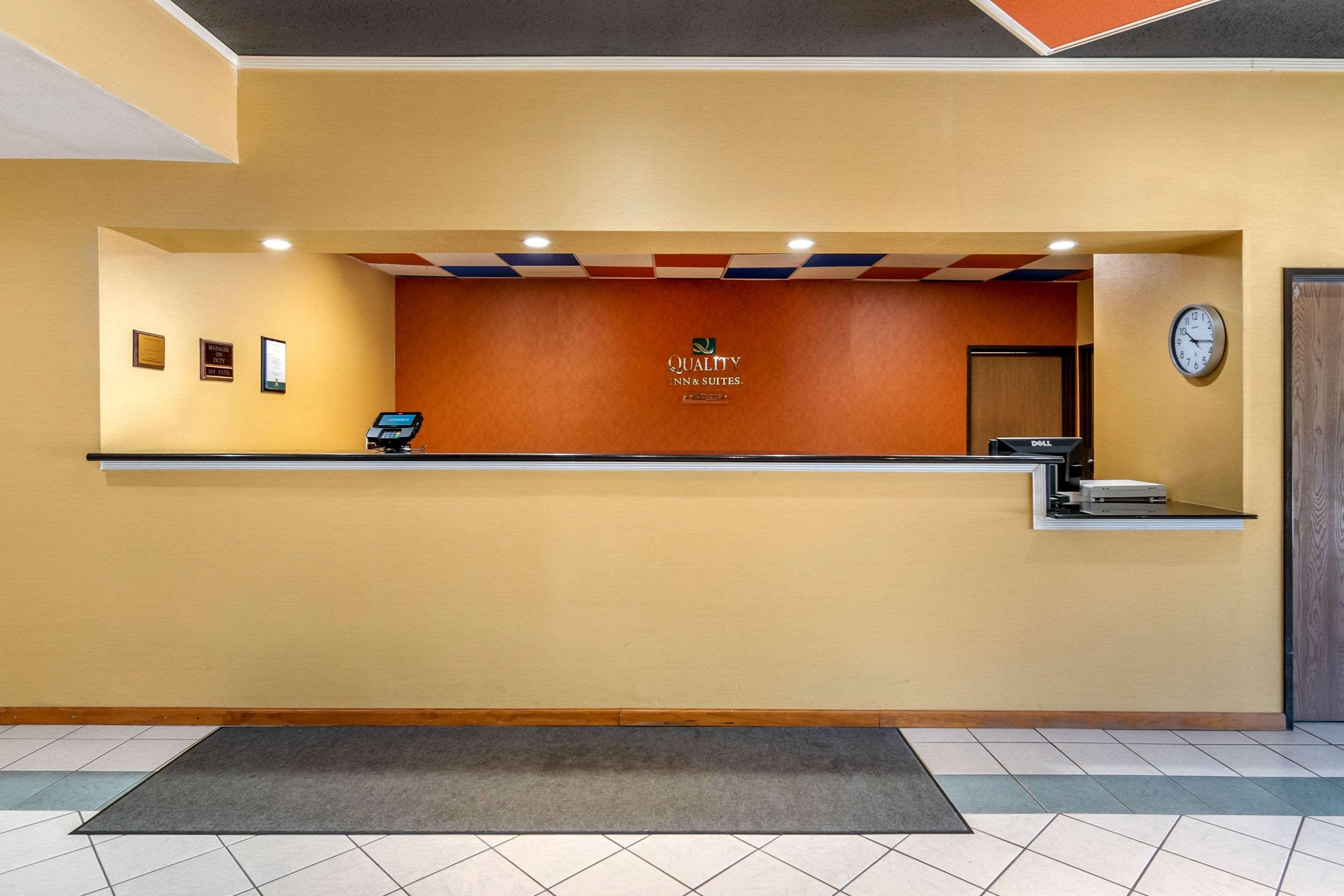 Quality Inn & Suites Lenexa Kansas City מראה חיצוני תמונה