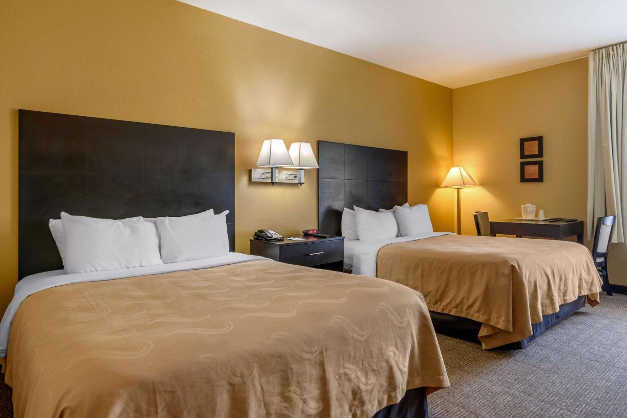 Quality Inn & Suites Lenexa Kansas City מראה חיצוני תמונה